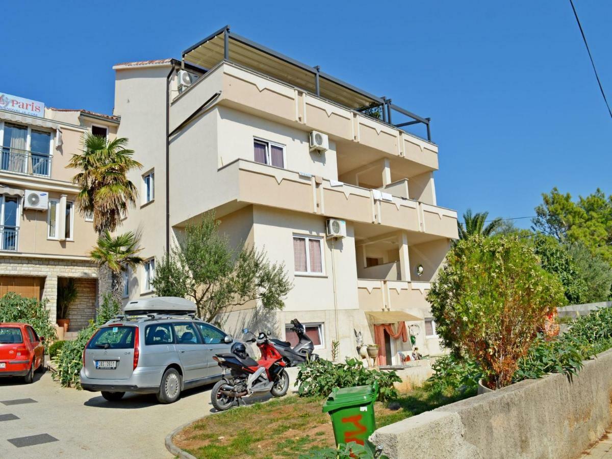 Apartments Macak Novalja Bagian luar foto