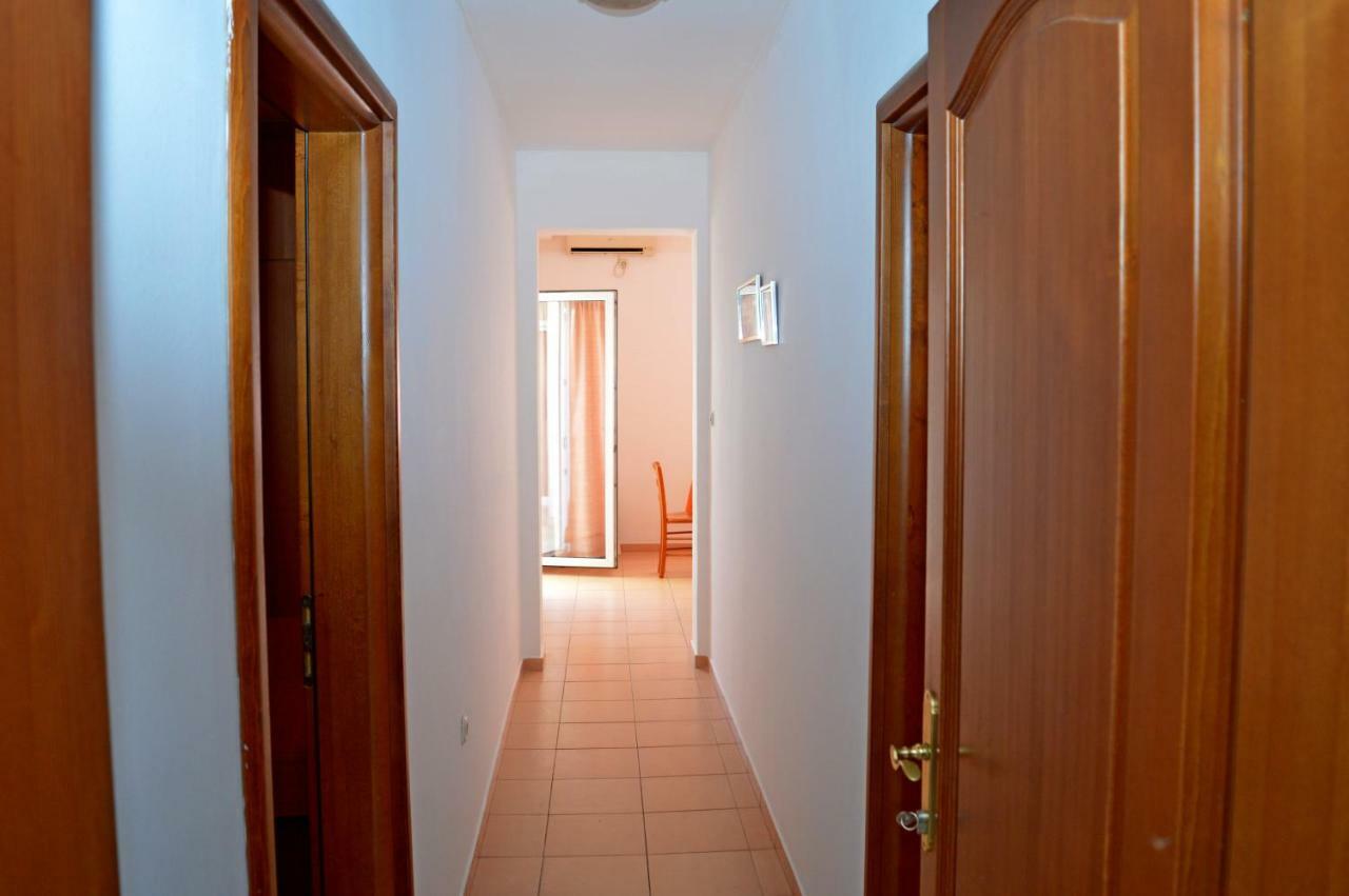 Apartments Macak Novalja Bagian luar foto