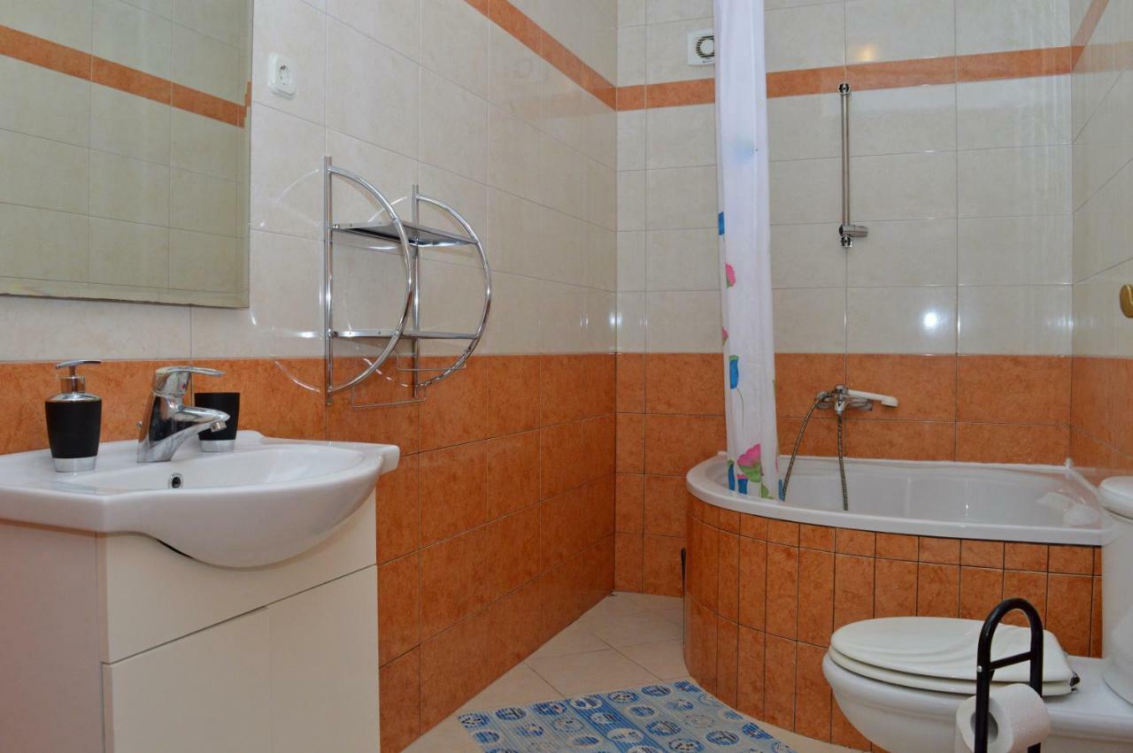 Apartments Macak Novalja Bagian luar foto