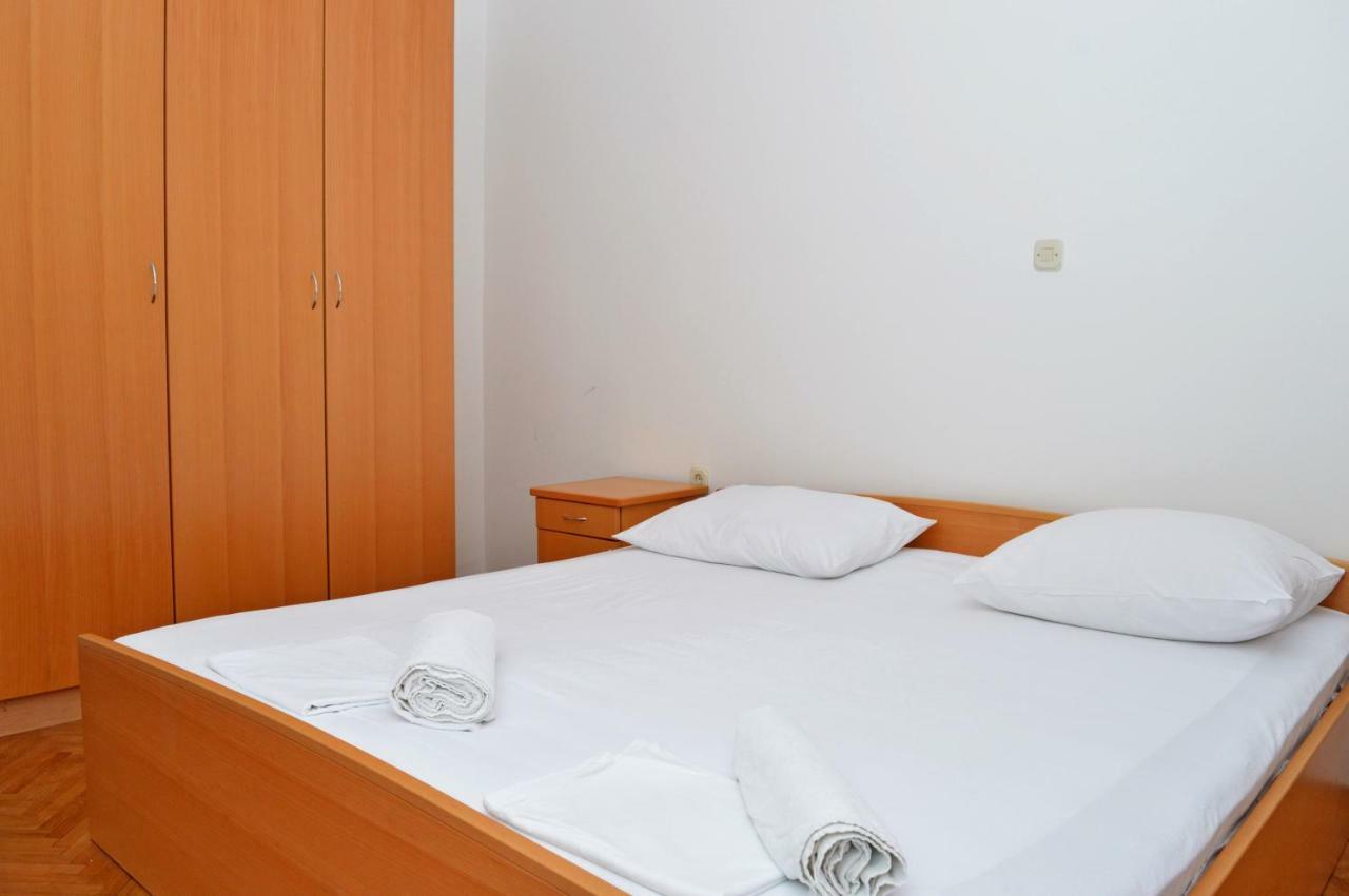 Apartments Macak Novalja Bagian luar foto