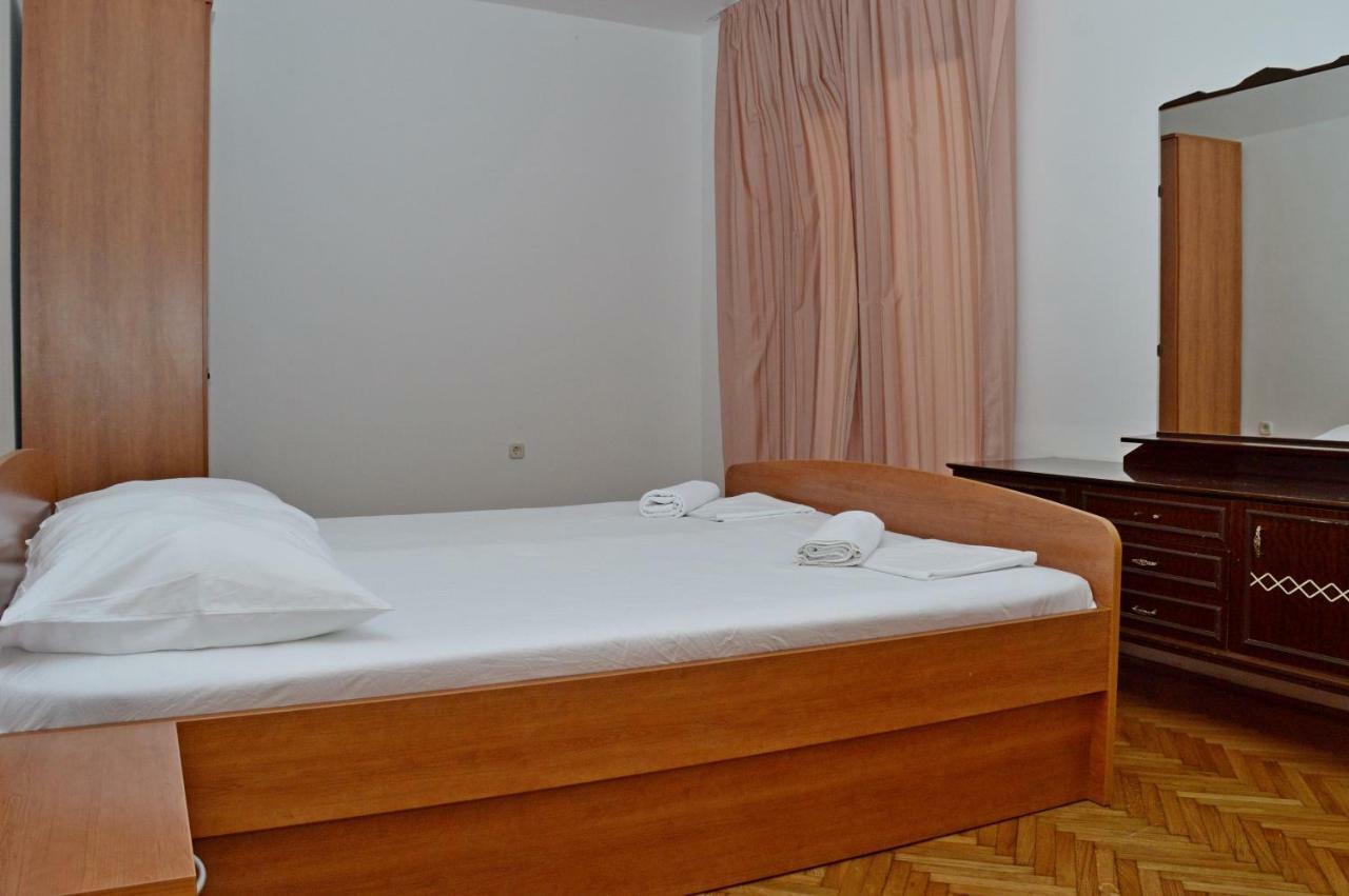 Apartments Macak Novalja Bagian luar foto