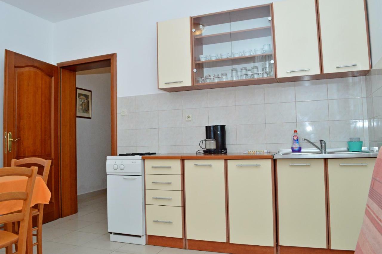Apartments Macak Novalja Bagian luar foto