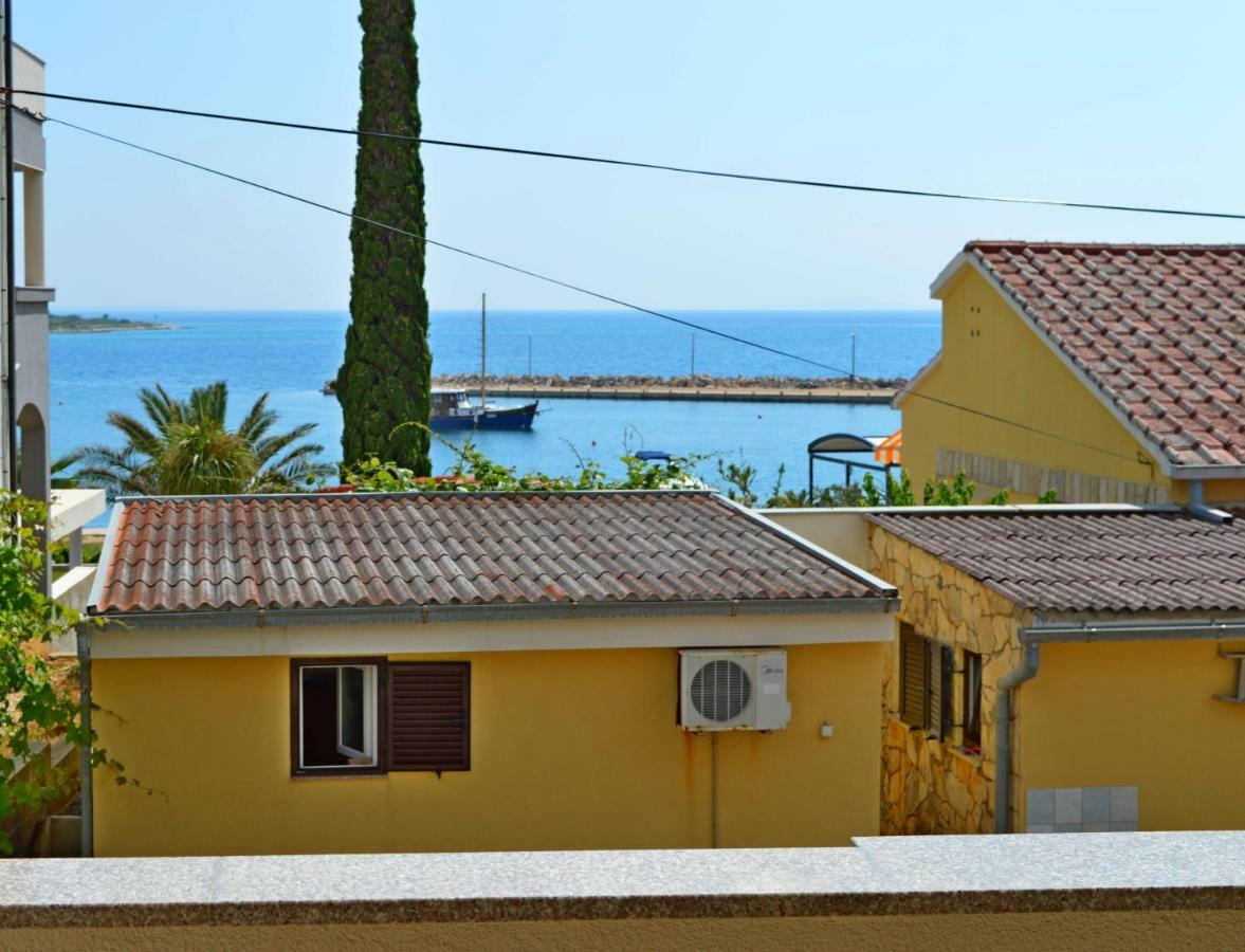 Apartments Macak Novalja Bagian luar foto