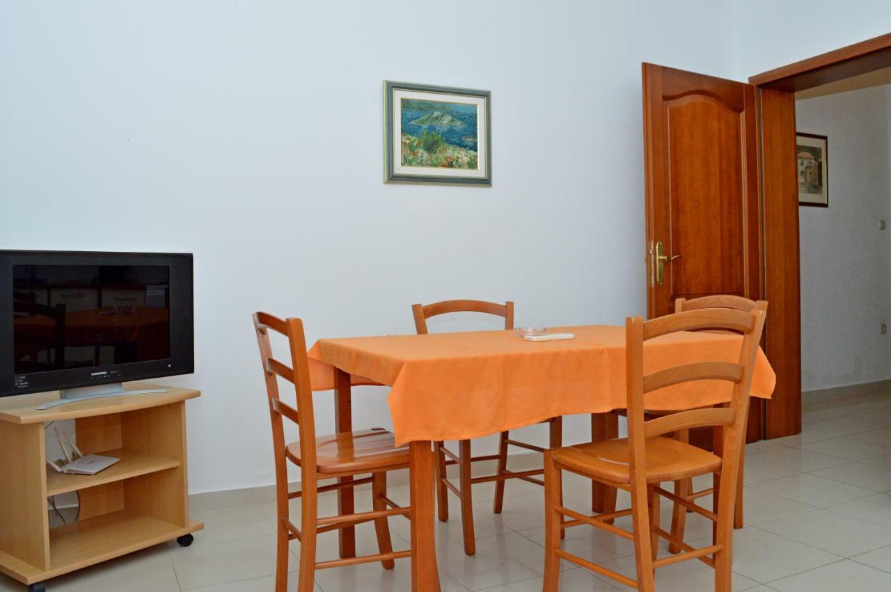 Apartments Macak Novalja Bagian luar foto