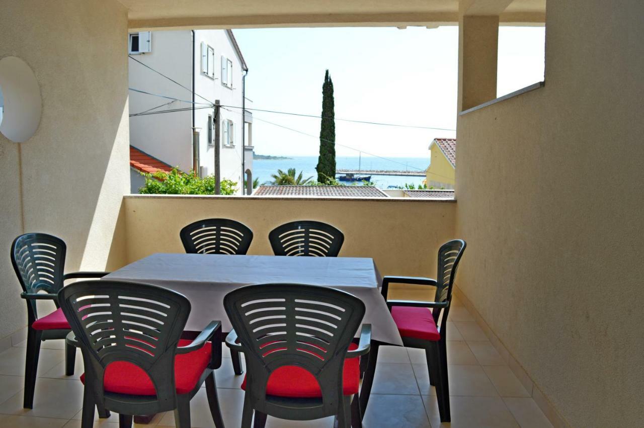 Apartments Macak Novalja Bagian luar foto