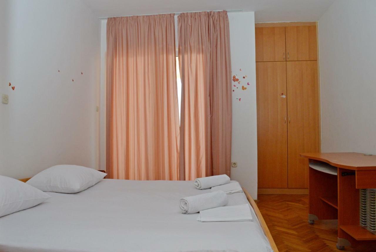 Apartments Macak Novalja Bagian luar foto